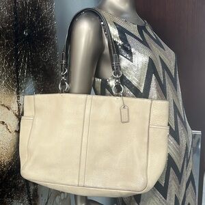 Coach Chelsea vintage, tan, pebbled handbag